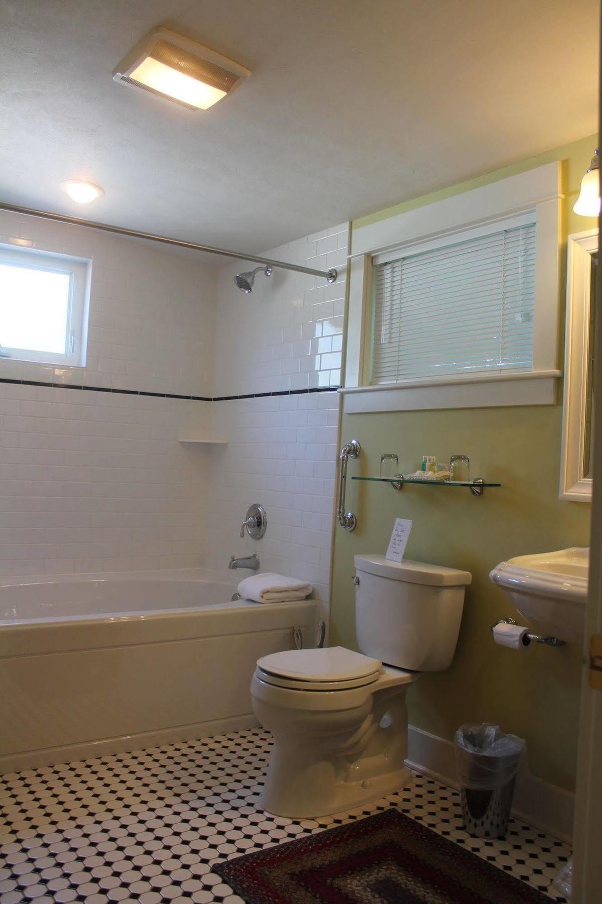 Captain'S Cottage Suites Grand Haven Extérieur photo